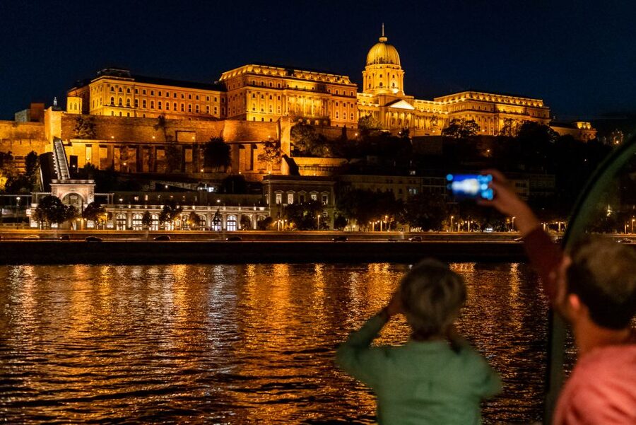 Budapest: Candlelit Dinner River Cruise with Live Music - Boarding at Dock 7
