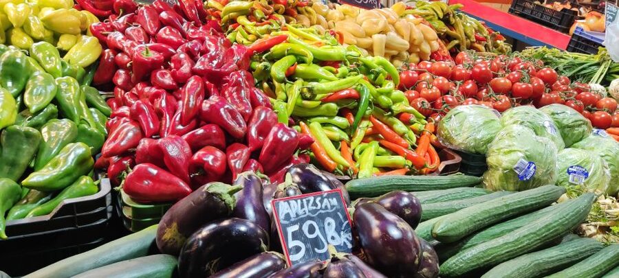 Budapest: Central Market Hall Guided Food Tour with Tastings - Why the Central Market Hall makes a good classroom