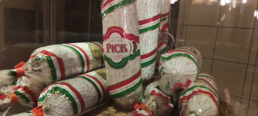 Budapest: Central Market Hall Guided Food Tour with Tastings - Cheese, wine regions, and the 3D map