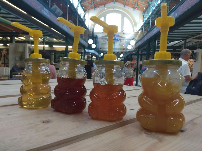 Budapest: Central Market Hall Guided Food Tour with Tastings - A short walk with a practical finish