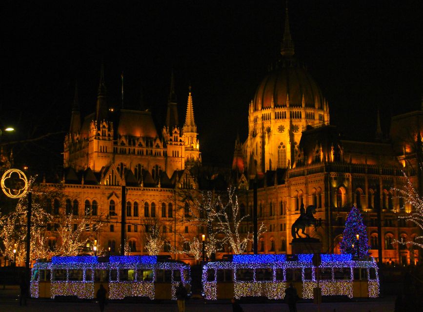 Budapest Christmas Walking Tour w Entry to Basilica - City Hall Courtyard and Budapest’s Christmas traditions