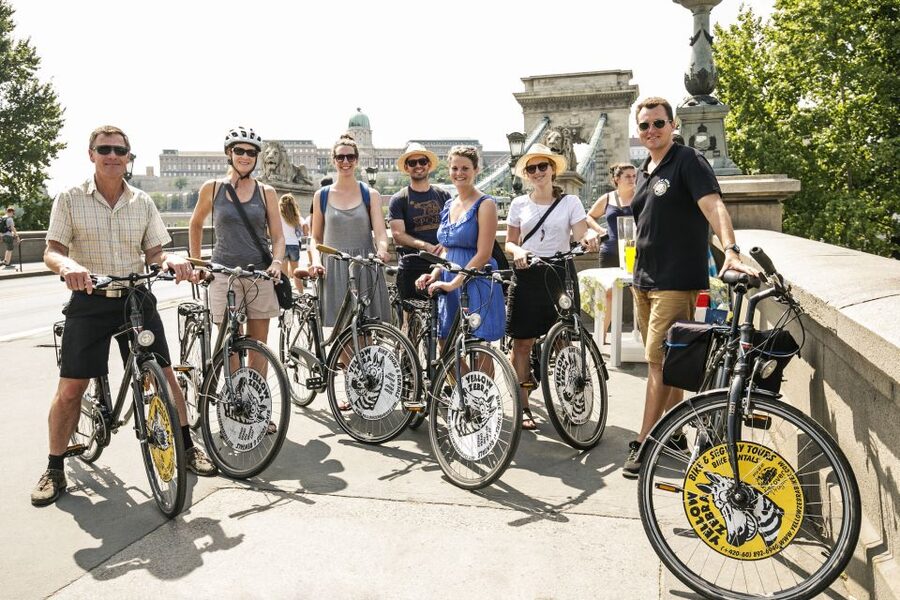 Budapest: City Bike Tour with Coffee Stop - Key points at a glance