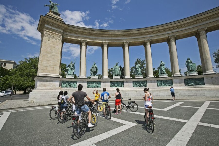 Budapest: City Bike Tour with Coffee Stop - Why a bicycle is a smart way to see Budapest