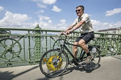 City Bike Tour with Coffee Stop