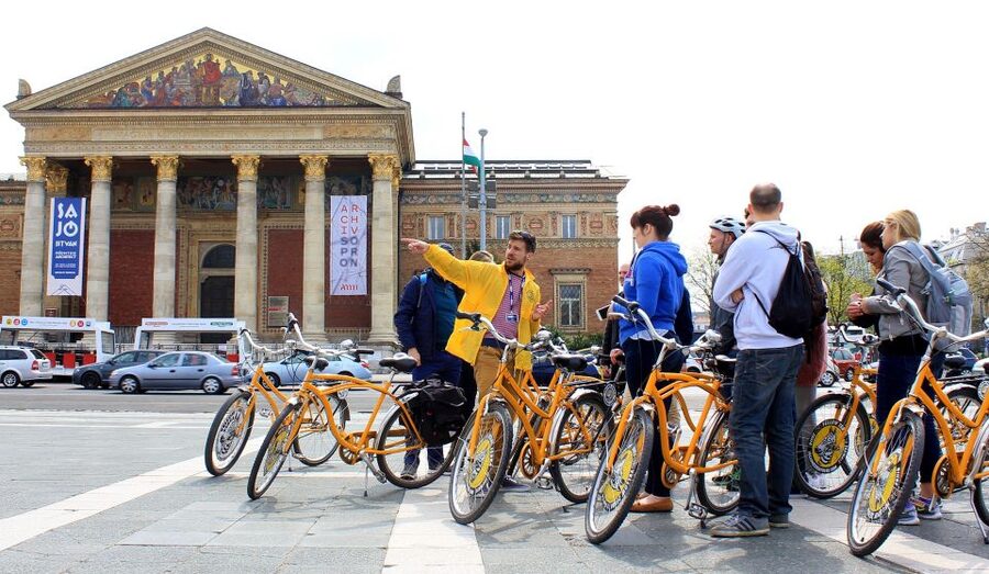 Budapest: City Bike Tour with Coffee Stop - Basilica, Liberty Square, and Parliament