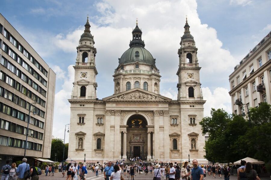 Budapest: City Center Walking Tour - The Duna Corso and Buda Castle across the river