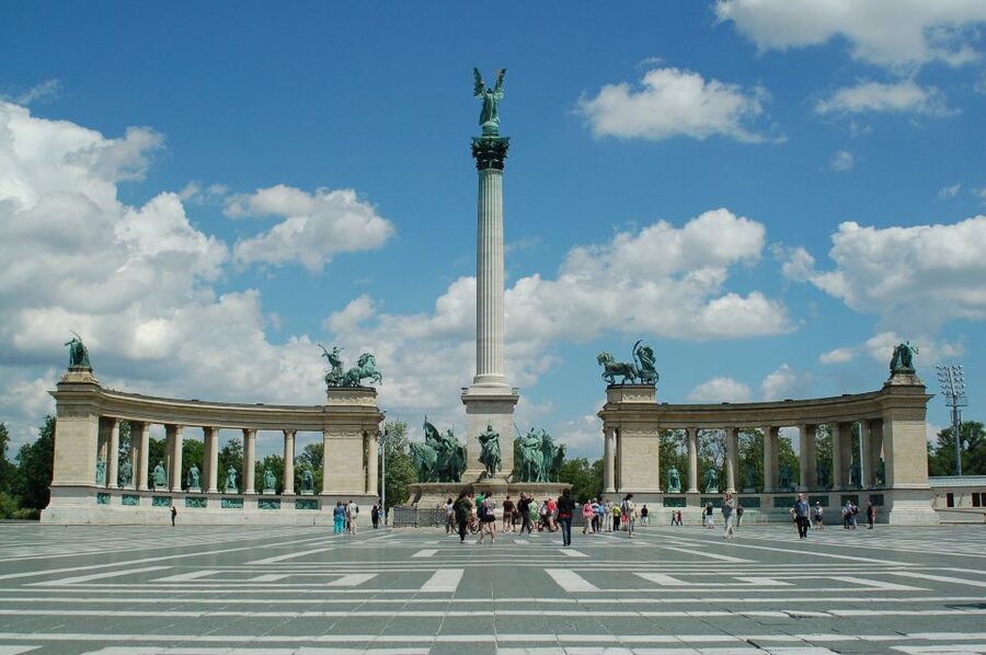 Budapest: City Discovery Tour - Heroes’ Square in a focused 30 minutes