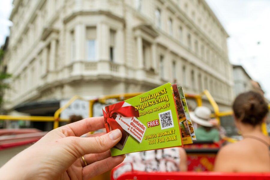 Budapest: City Sightseeing Hop-On Hop-Off Bus Tour & Extras - Stops 13 to 17: Gellért Hill and Buda Castle access