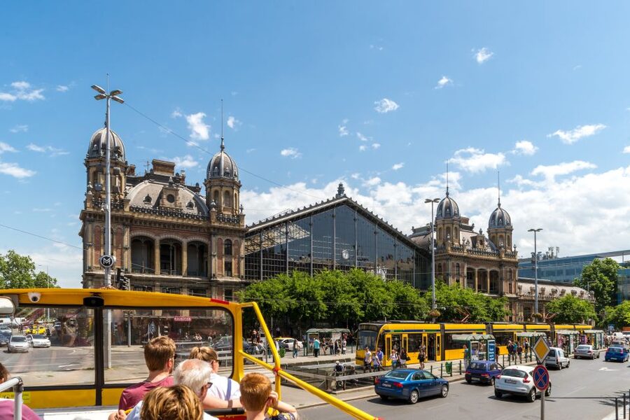 Budapest: City Sightseeing Hop-On Hop-Off Bus Tour & Extras - The 11am walking tour fills the gaps