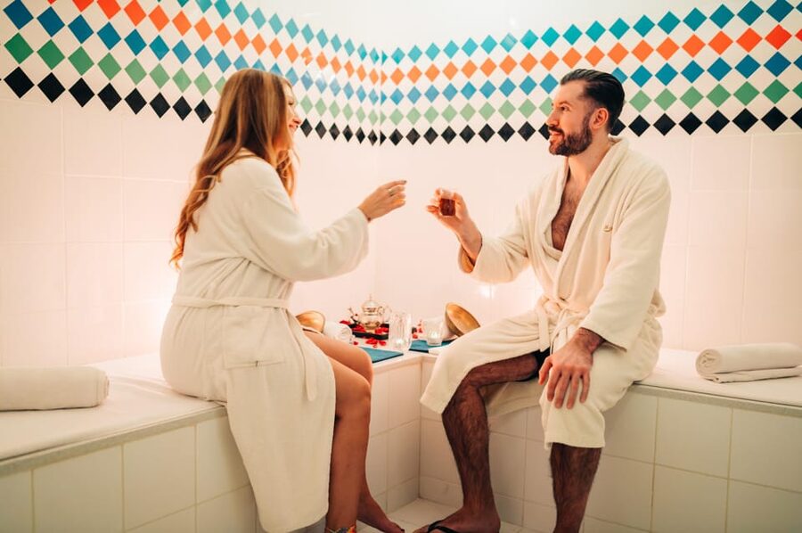 Budapest: Couple Holistic Swedish Massage with Jacuzzi Time - Making the most of the four-hour bath entry
