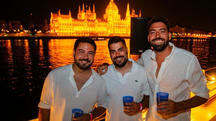 Budapest: Danube Beat Party Cruise with Drink Packages - Picking the right drink package