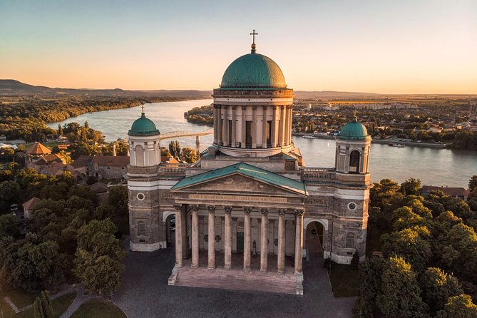 Budapest Danube Bend Full Day Tour with Lunch - The Slovakian border stop comes first
