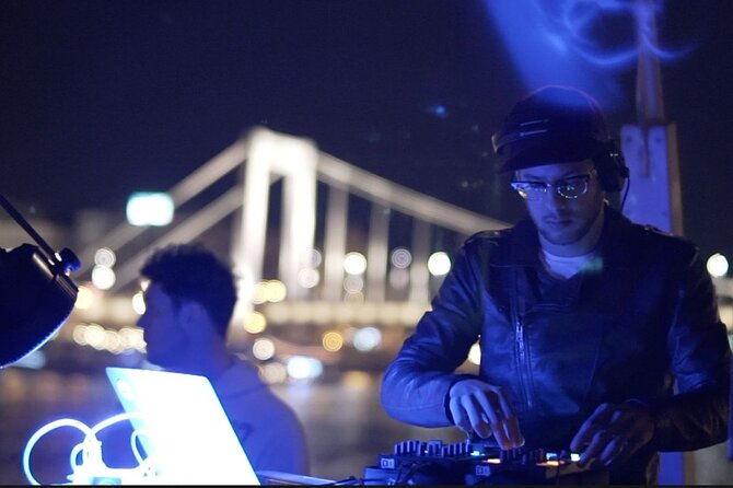 Budapest Danube Cruise with DJ, Drinks and After Party - A Danube party with Budapest as the backdrop