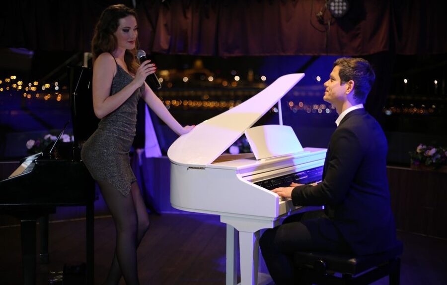 Budapest: Danube Drink and Piano Show - Who will enjoy this Budapest cruise most