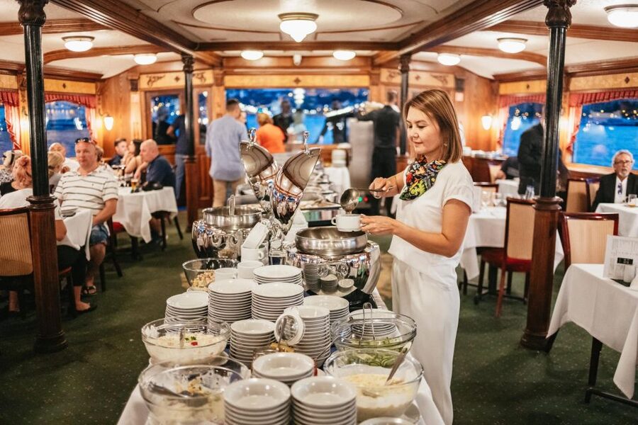 Budapest: Danube River Cruise with Dinner and Prosecco - FAQ