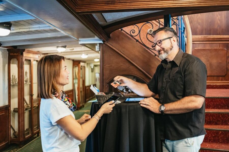 Budapest: Danube River Cruise with Dinner and Prosecco - What the $53 price really buys you