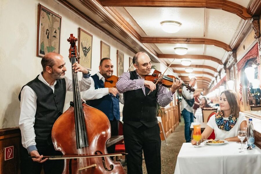 Budapest: Danube River Cruise with Dinner and Prosecco - Simple ways to improve your evening