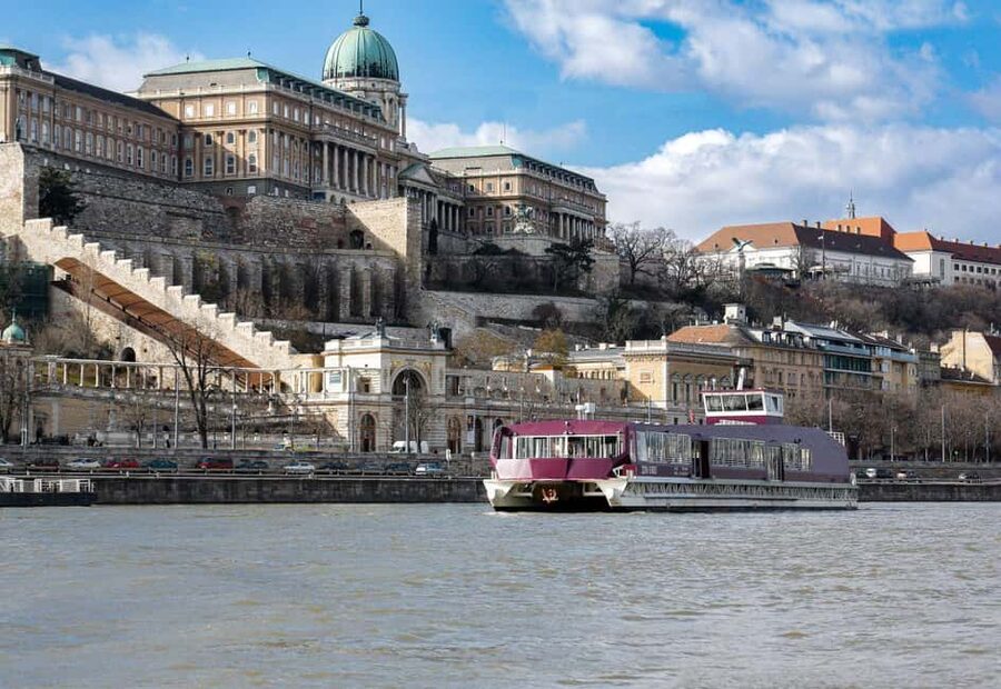 Budapest: Danube River Sightseeing Cruise with Audio Guide - Key points at a glance