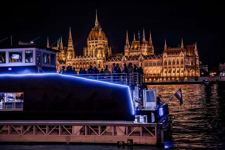 Budapest: Danube River Sightseeing Cruise with Audio Guide - Central Market Hall and the return to Dock 1/B