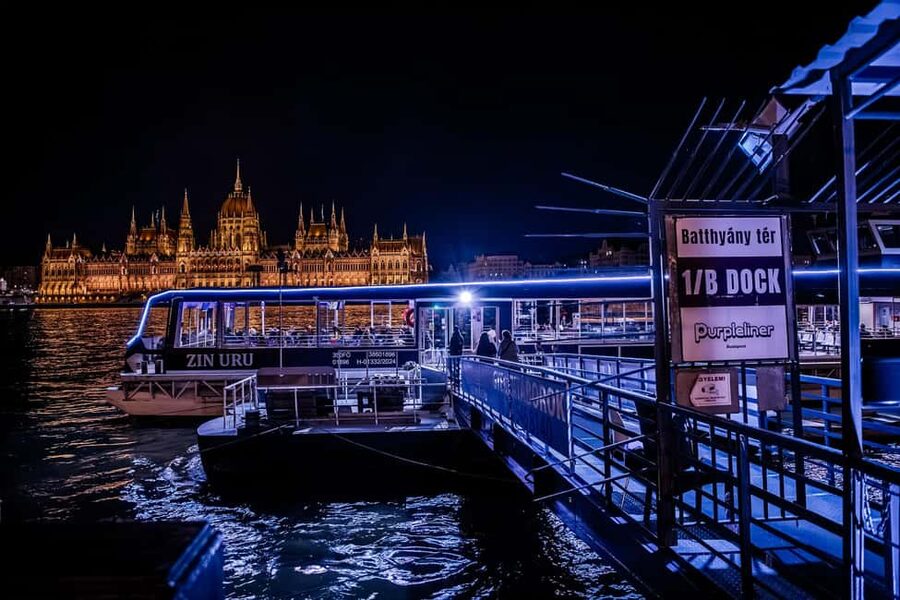 Budapest: Danube River Sightseeing Cruise with Audio Guide - Choosing daylight, sunset, or city lights
