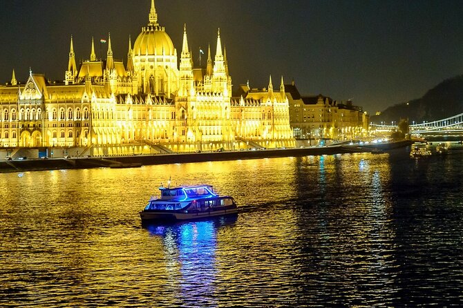 Budapest Danube Sightseeing Cruise with Unlimited Drinks - Gellért Hill and the southern Buda views