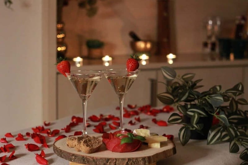BUDAPEST, Day Spa : Couples Massage with Roses Bubble Bath - The opening Palo Santo cleansing ritual