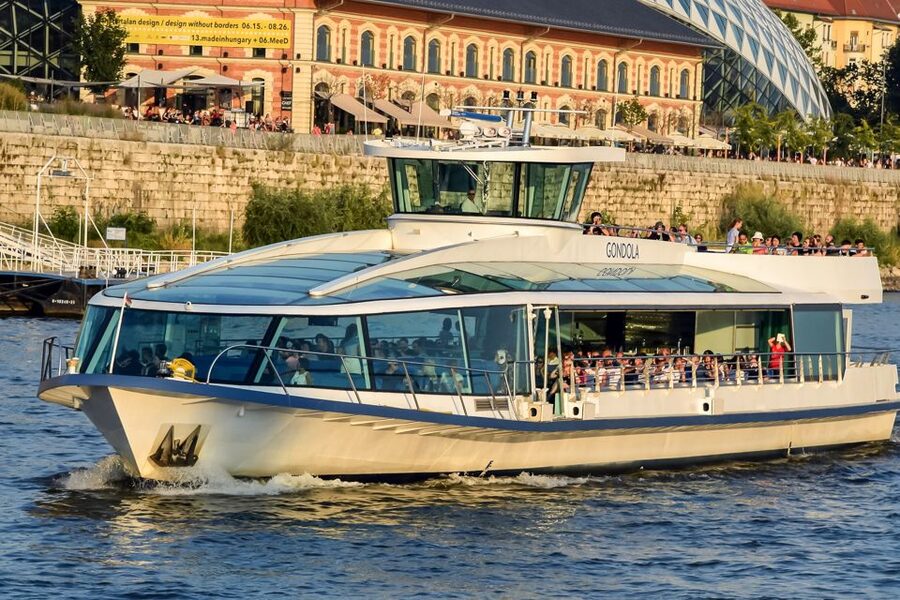 Budapest: Daytime Sightseeing Boat Cruise - Key points to know before boarding