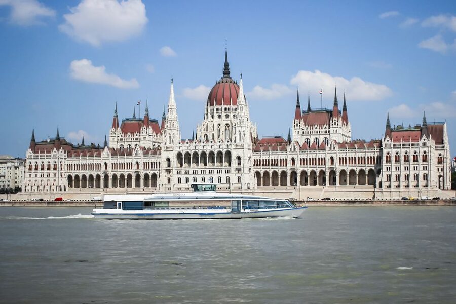 Budapest: Daytime Sightseeing Boat Cruise - Margaret Island and the optional summer stop