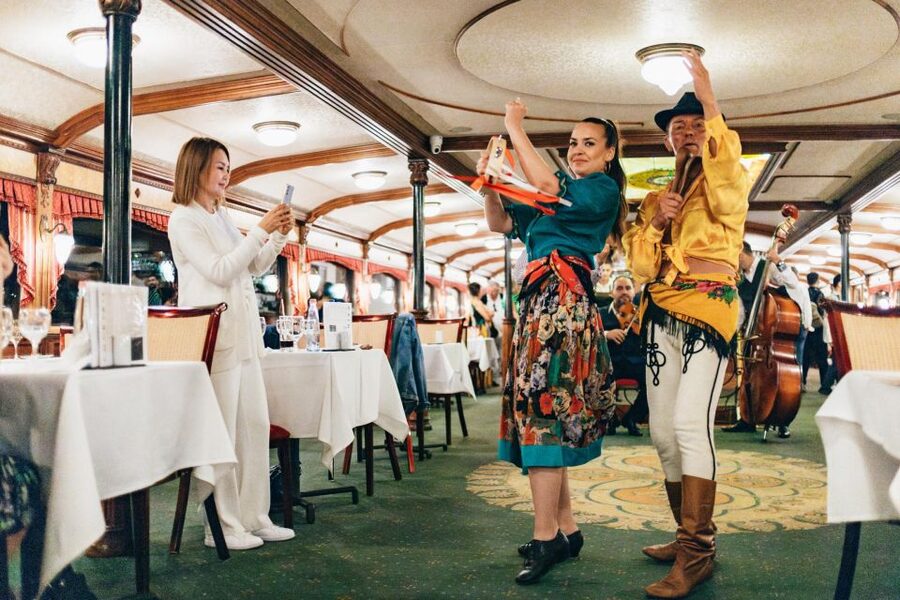 Budapest: Dinner Cruise with Live Music and Folk Dance Show - Matthias Church, Buda Castle, and Fisherman’s Bastion