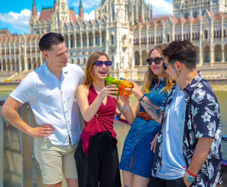 Budapest: Downtown Budapest Cocktail Cruise - Key points at a glance