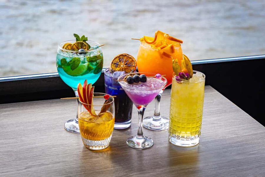 Budapest: Downtown Budapest Cocktail Cruise - Why the Danube is the right place to see Budapest
