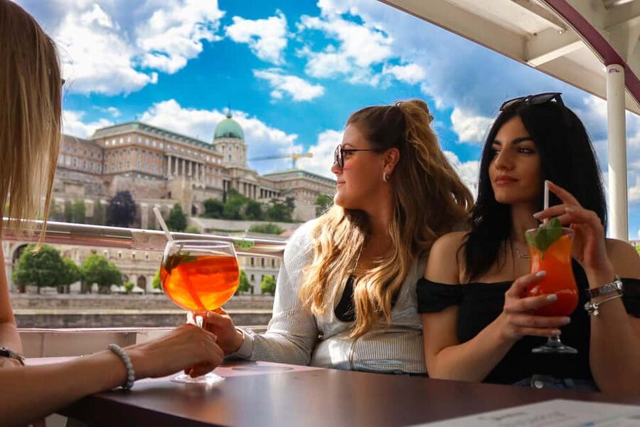 Budapest: Downtown Budapest Cocktail Cruise - Finding Silverline at Elizabeth Bridge
