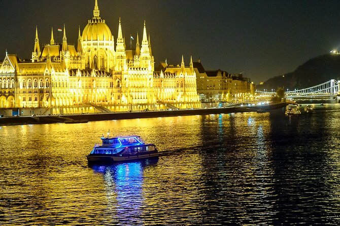 Budapest Drinks and Piano Show Cruise - Why the piano duel gives this cruise its character
