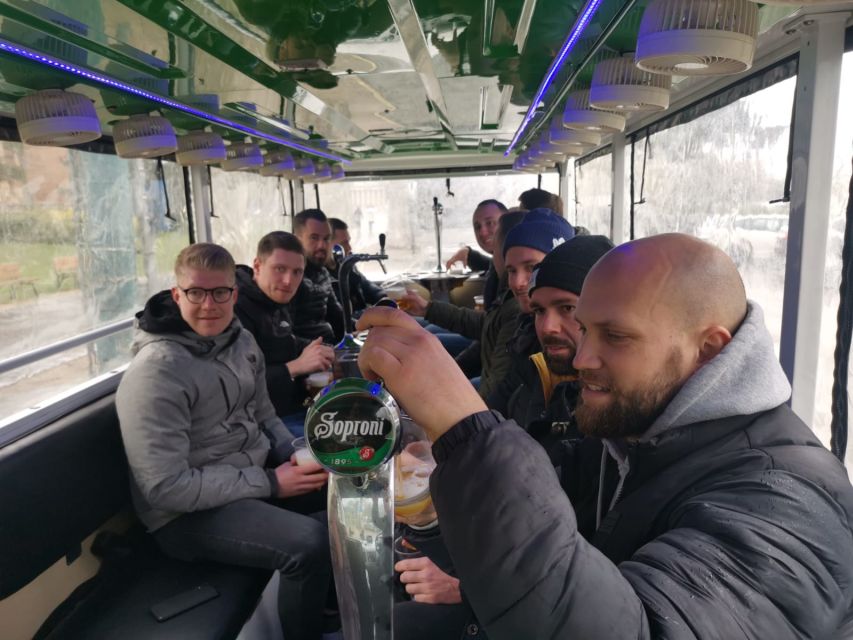 Budapest: eBeerBus Sightseeing Tour - Unlimited beer, music, and the social side