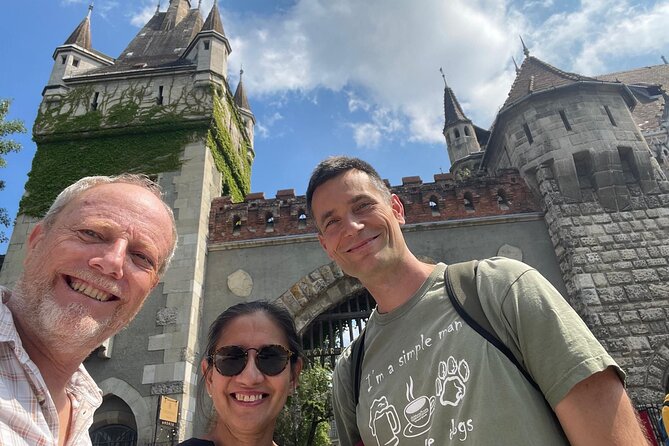 Budapest Essential Walk&Food tasting - Deák Square, the Opera House, and the first city lesson