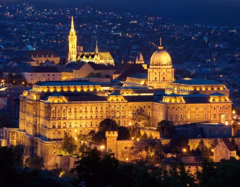 Budapest: Evening Castle Hill Tour with Fishermen's Bastion - Key points at a glance