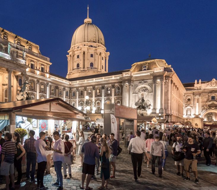 Budapest: Evening Castle Hill Tour with Fishermen's Bastion - The guide makes the difference