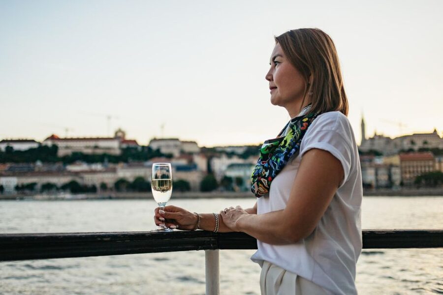 Budapest: Evening Cruise including Drinks and Live Music - Why Budapest Looks Best From the Danube After Dark
