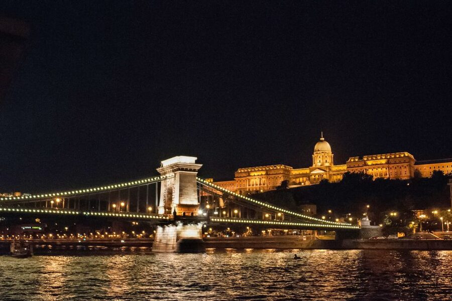 Budapest: Evening Cruise including Drinks and Live Music - Should You Book the Gróf Széchenyi Evening Cruise?