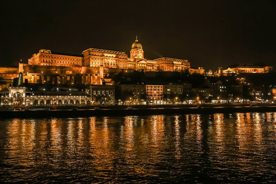 Budapest: Evening Cruise including Drinks and Live Music - Choosing the Open Deck or the Air-Conditioned Cabin