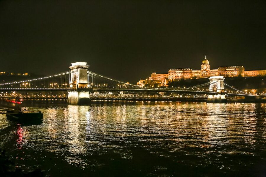 Budapest: Evening Cruise including Drinks and Live Music - Practical Tips for a Better Evening