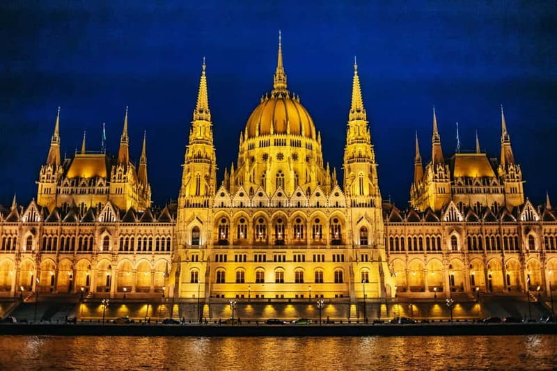 Budapest: Evening Cruise with 4-Course Dinner - Reading the riverside route from the boat
