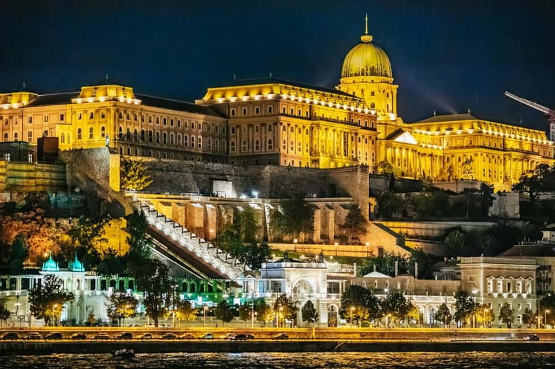 Budapest: Evening Cruise with 4-Course Dinner - What the four-course dinner is really like