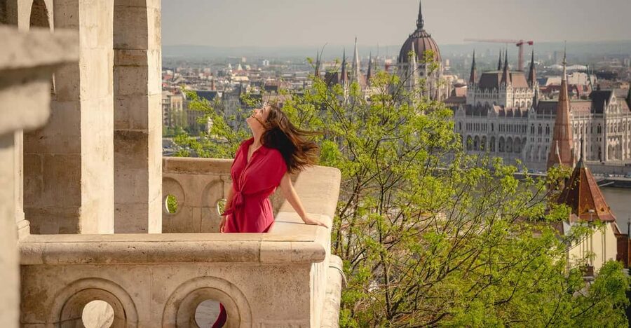 Budapest: Fast Private Photoshoot at Fisherman's Bastion - A 40-minute session with practical direction