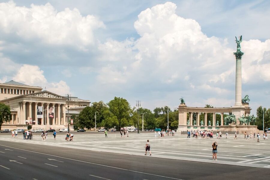 Budapest: Floating Bus Tour by Land and Water - The splash into the Danube