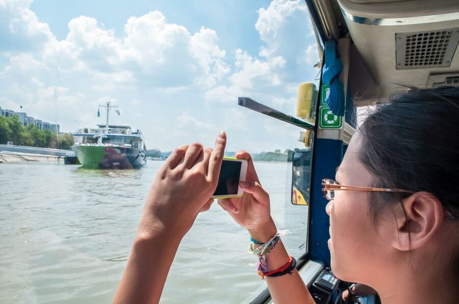 Budapest: Floating Bus Tour by Land and Water - Live guide or recorded audio?