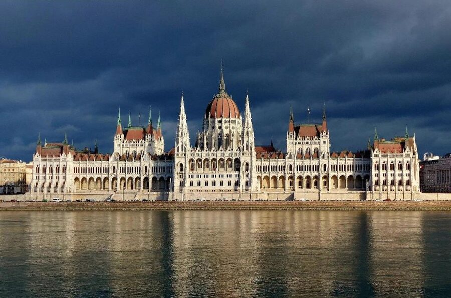 Budapest Full-Day Private Guide Services - Thermal spas and photography options