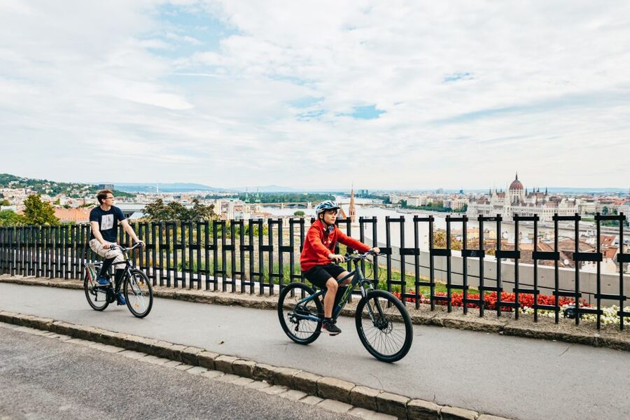 Budapest: Grand Sightseeing Bike Tour - Elizabeth Bridge and the ride toward Chain Bridge