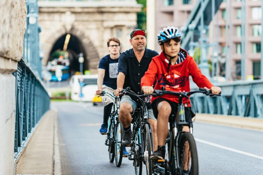 Budapest: Grand Sightseeing Bike Tour - Parliament, Freedom Square, and St. Stephen’s Basilica