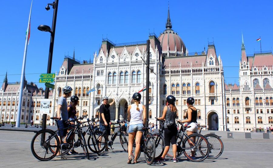 Budapest: Guided City Tour by E-Bike - Why an e-bike makes sense in Budapest